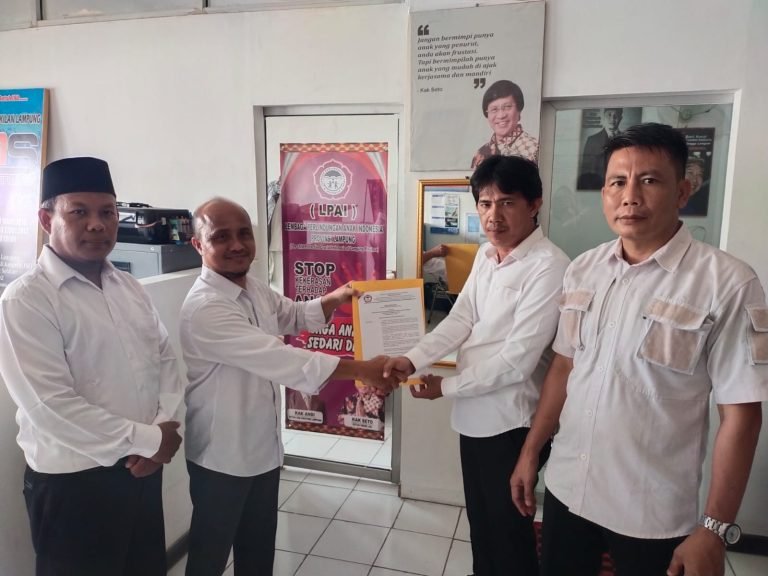 9d300920cb384420d26aa8685866201b2781981842bc4465ee8392663131f781.0